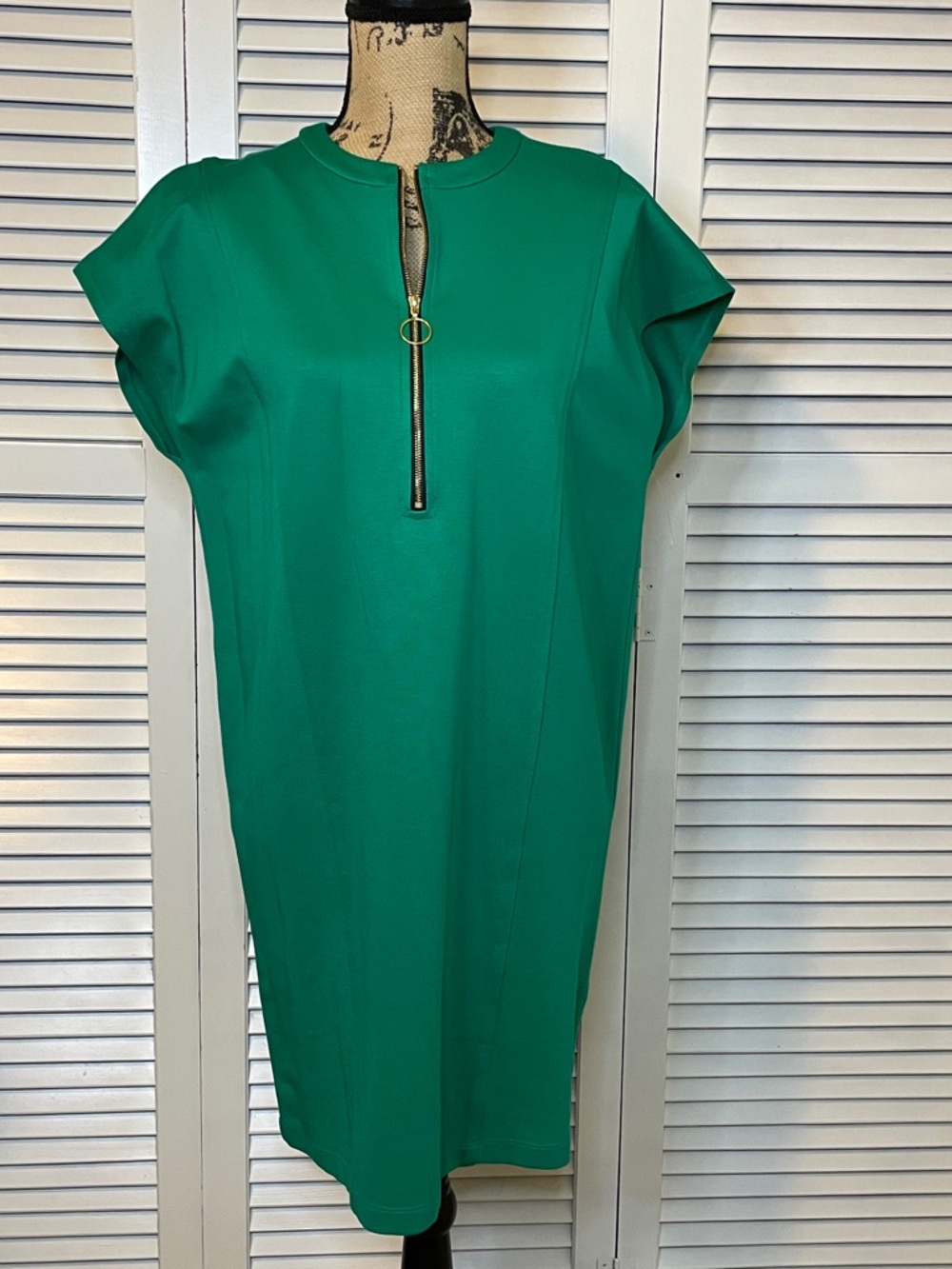 NWOT Trina Turk Emerald Green Zip-Front Sheath Dress With Cap Sleeves